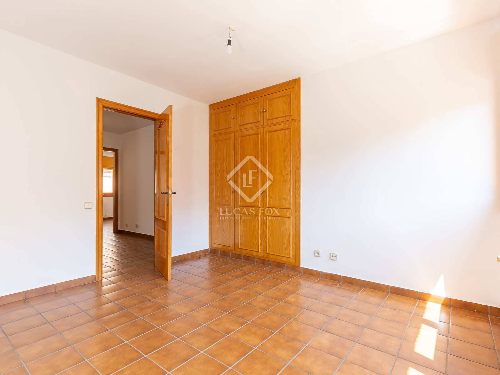 4 bedroom Villa for rent in Esplugues de Llobregat with garage - € 2,950 (Ref: 8449224)