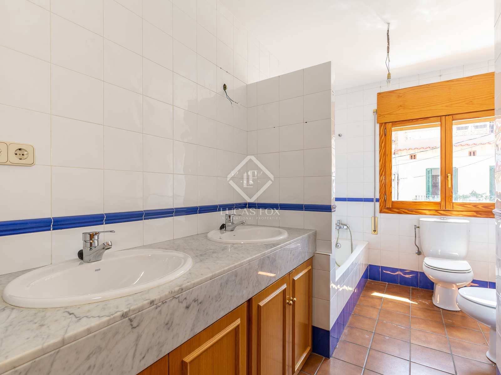 4 bedroom Villa for rent in Esplugues de Llobregat with garage - € 2,950 (Ref: 8449224)