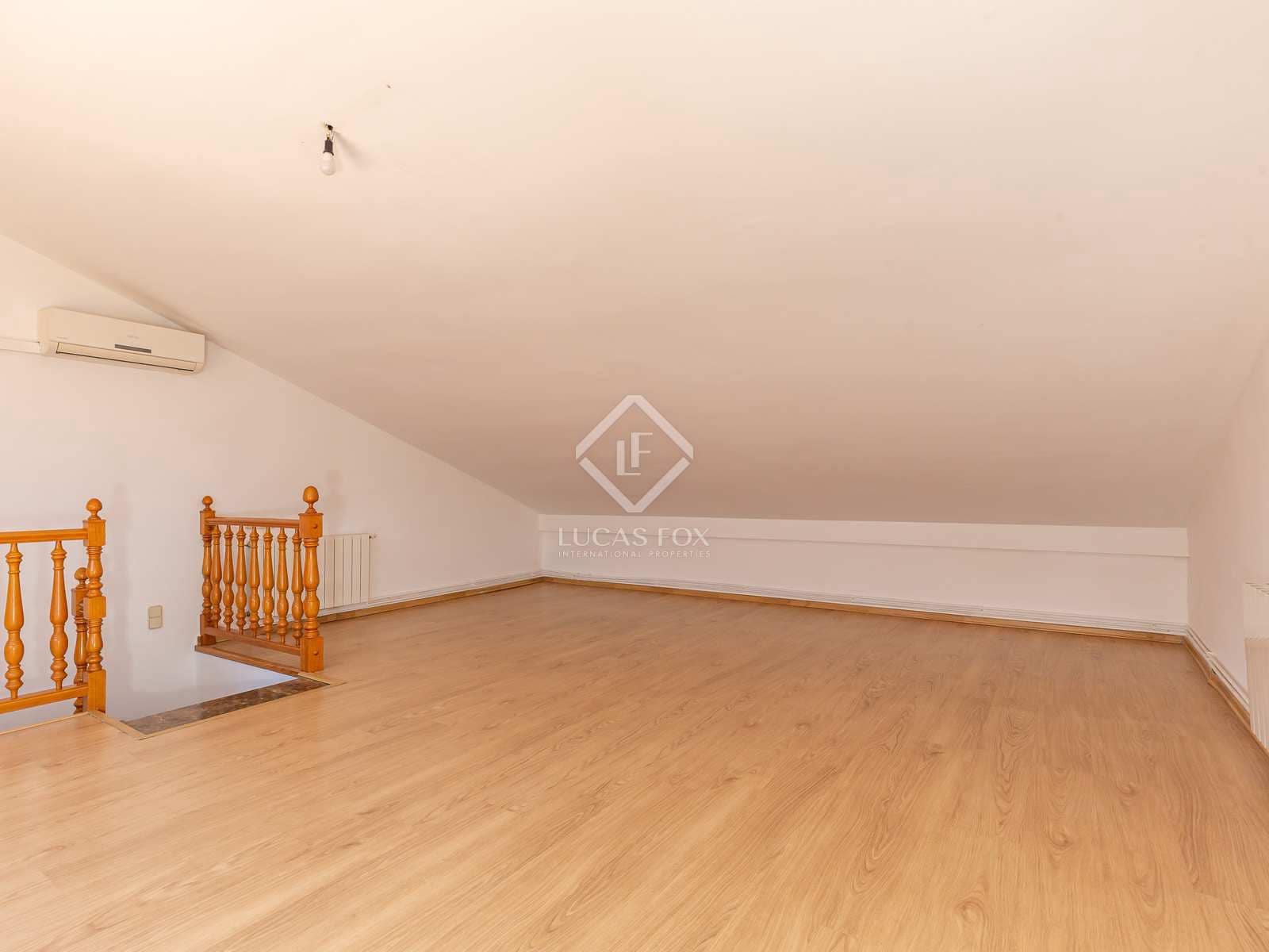 4 bedroom Villa for rent in Esplugues de Llobregat with garage - € 2,950 (Ref: 8449224)