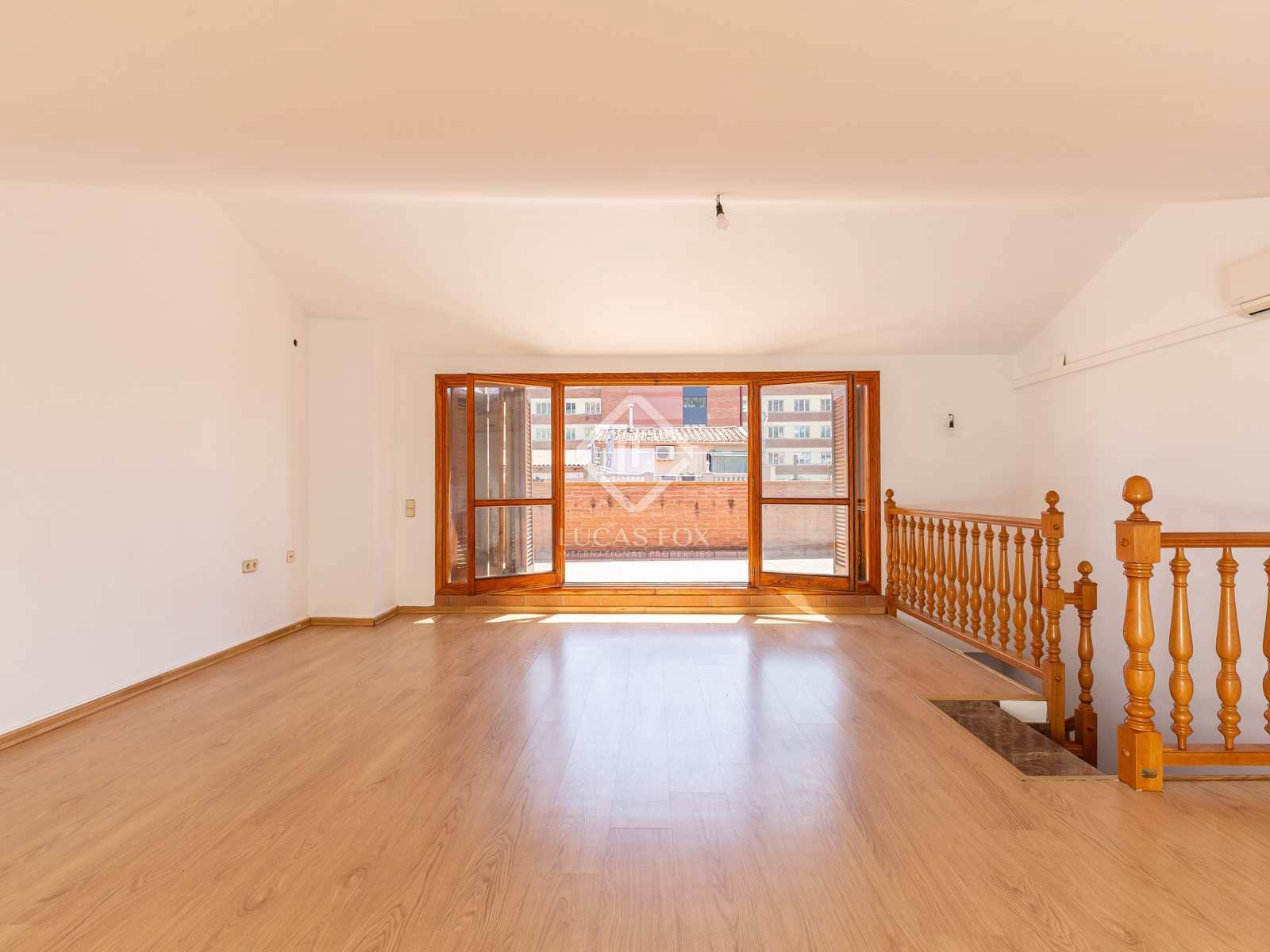 4 bedroom Villa for rent in Esplugues de Llobregat with garage - € 2,950 (Ref: 8449224)