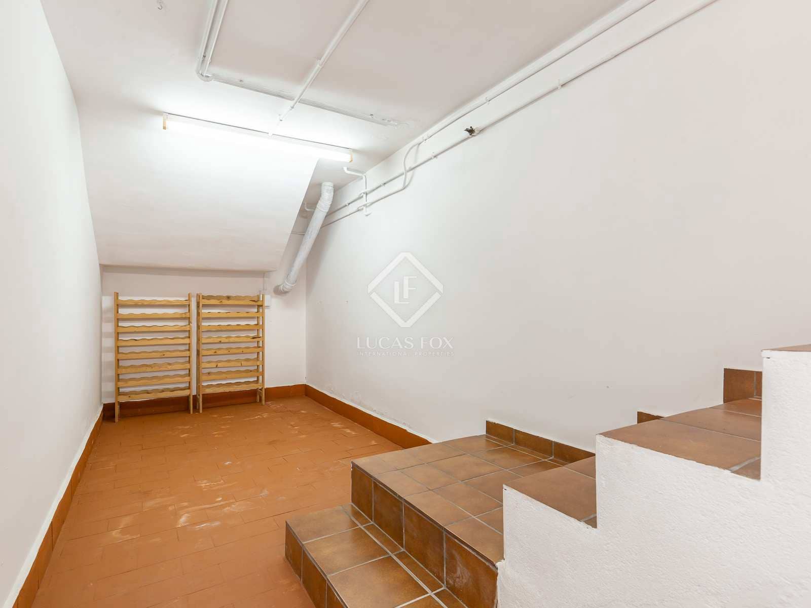 4 bedroom Villa for rent in Esplugues de Llobregat with garage - € 2,950 (Ref: 8449224)