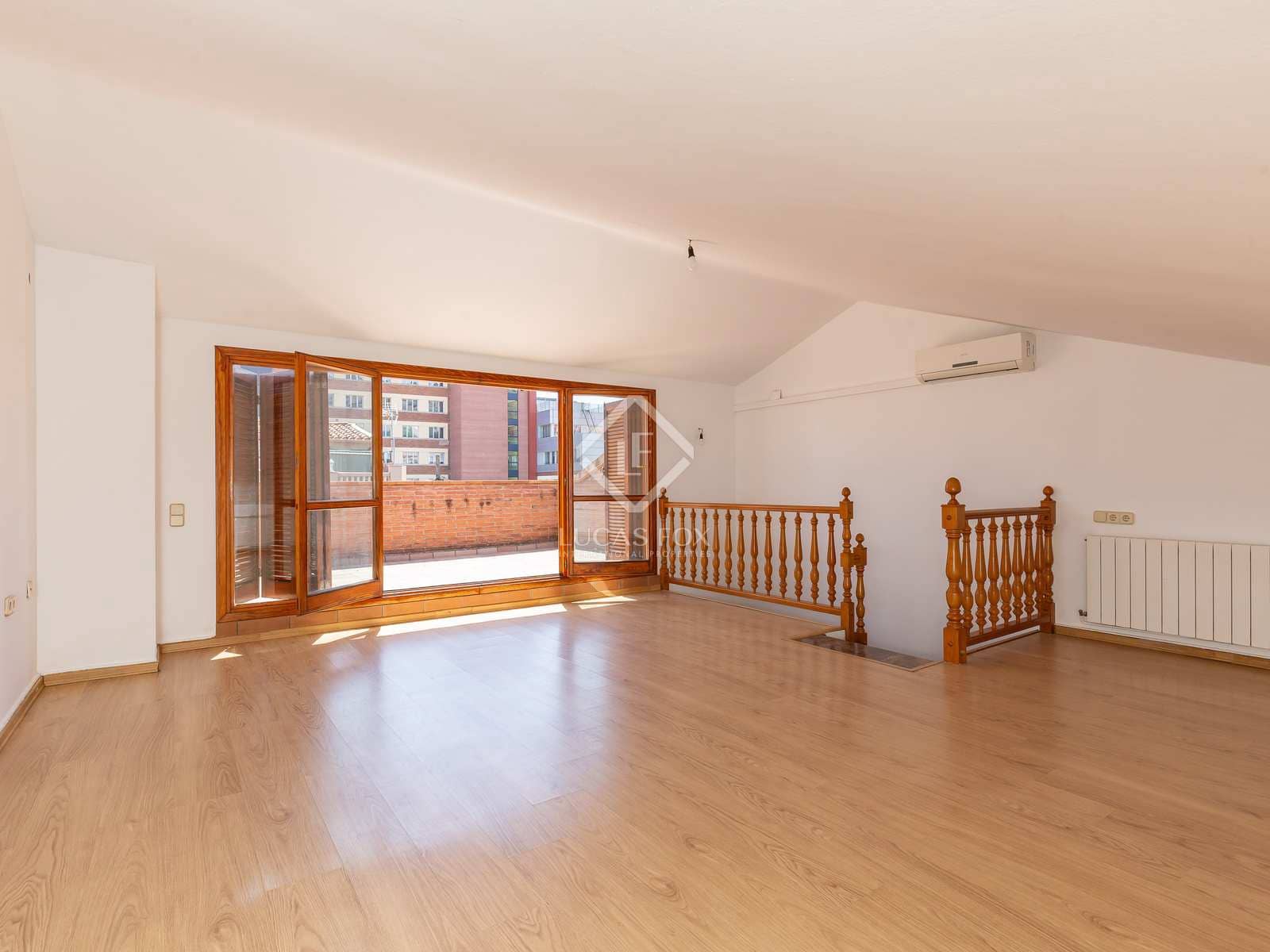 4 bedroom Villa for rent in Esplugues de Llobregat with garage - € 2,950 (Ref: 8449224)