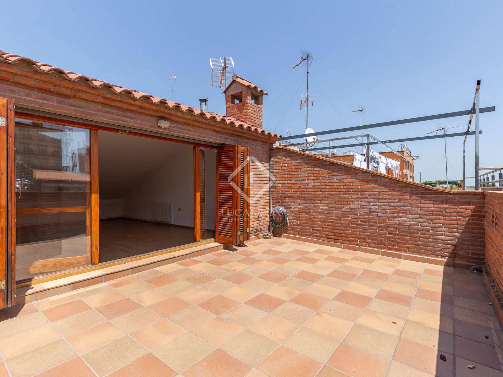 4 bedroom Villa for rent in Esplugues de Llobregat with garage - € 2,950 (Ref: 8449224)