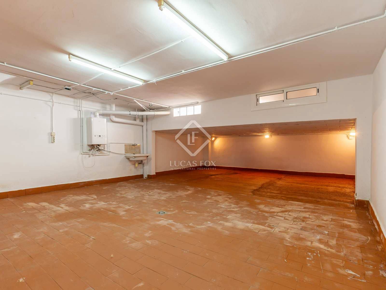 4 bedroom Villa for rent in Esplugues de Llobregat with garage - € 2,950 (Ref: 8449224)