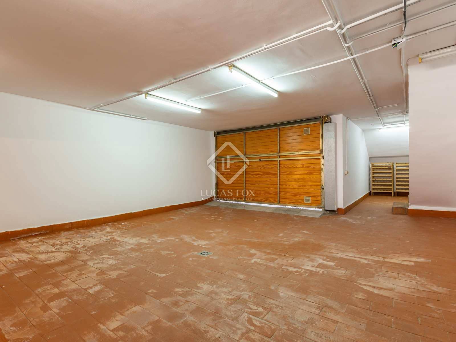 4 bedroom Villa for rent in Esplugues de Llobregat with garage - € 2,950 (Ref: 8449224)