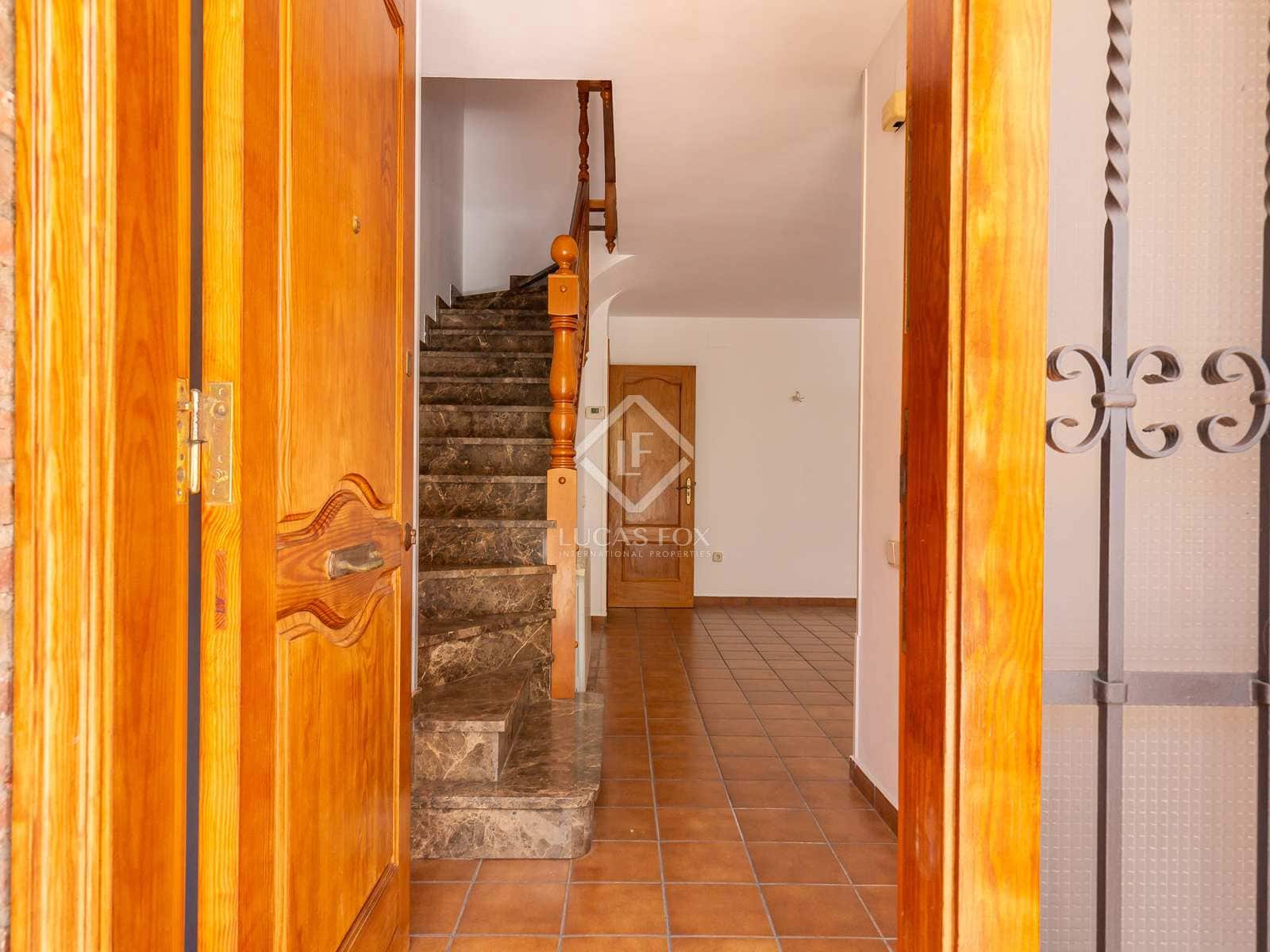 4 bedroom Villa for rent in Esplugues de Llobregat with garage - € 2,950 (Ref: 8449224)