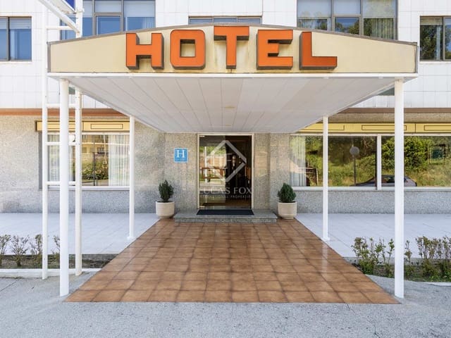 30 bedroom Commercial for sale in O Grove with pool garage - € 2,900,000 (Ref: 8449312)