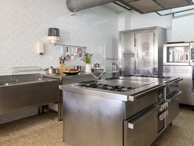 30 makuuhuone Kaupallinen myytävänä paikassa O Grove mukana uima-altaan 
autotalli - 2 900 000 € (Ref: 8449312)