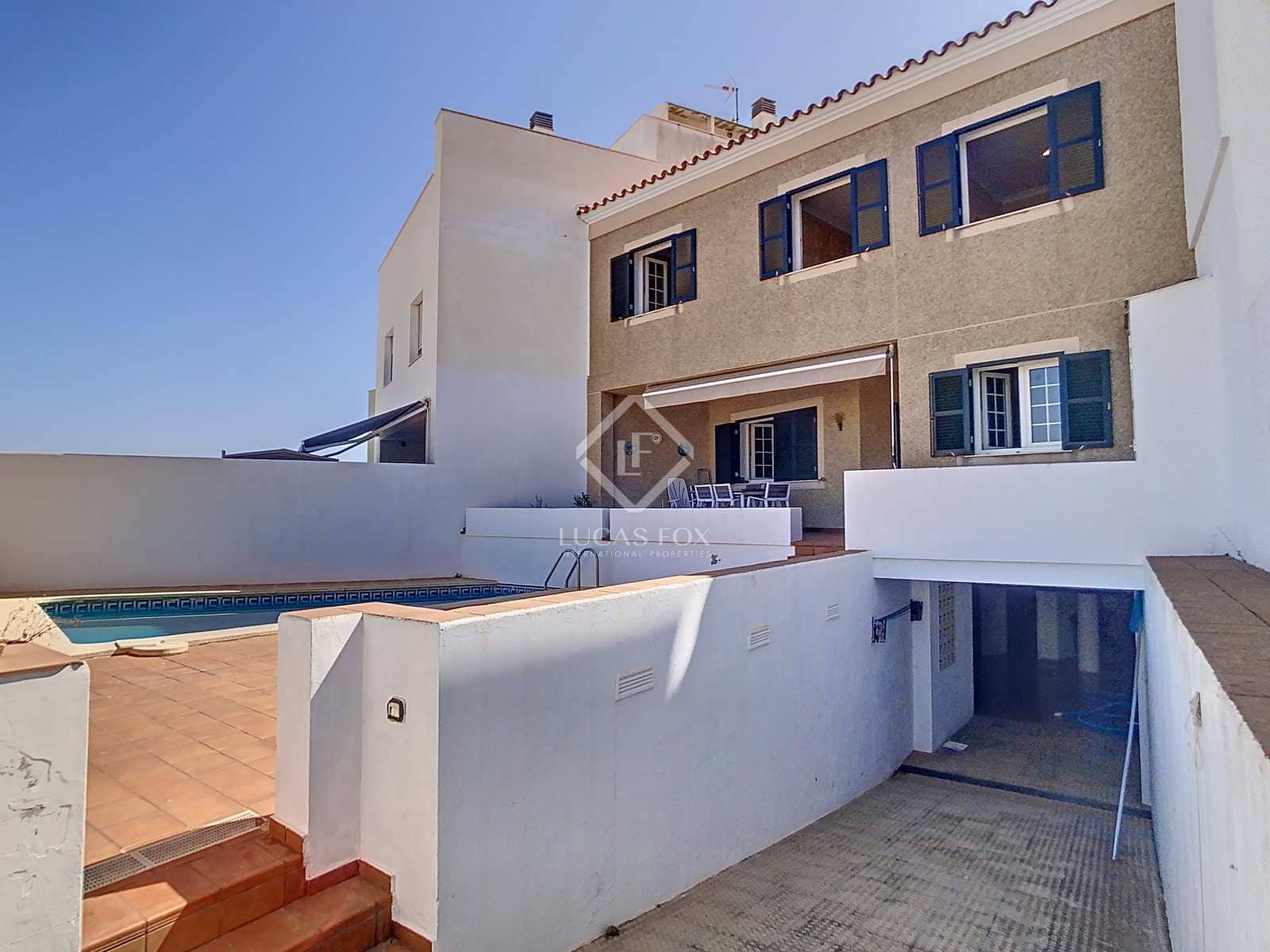 4 slaapkamer Villa te koop in Mahon / Mao met zwembad garage - € 690.000 (Ref: 8454026)