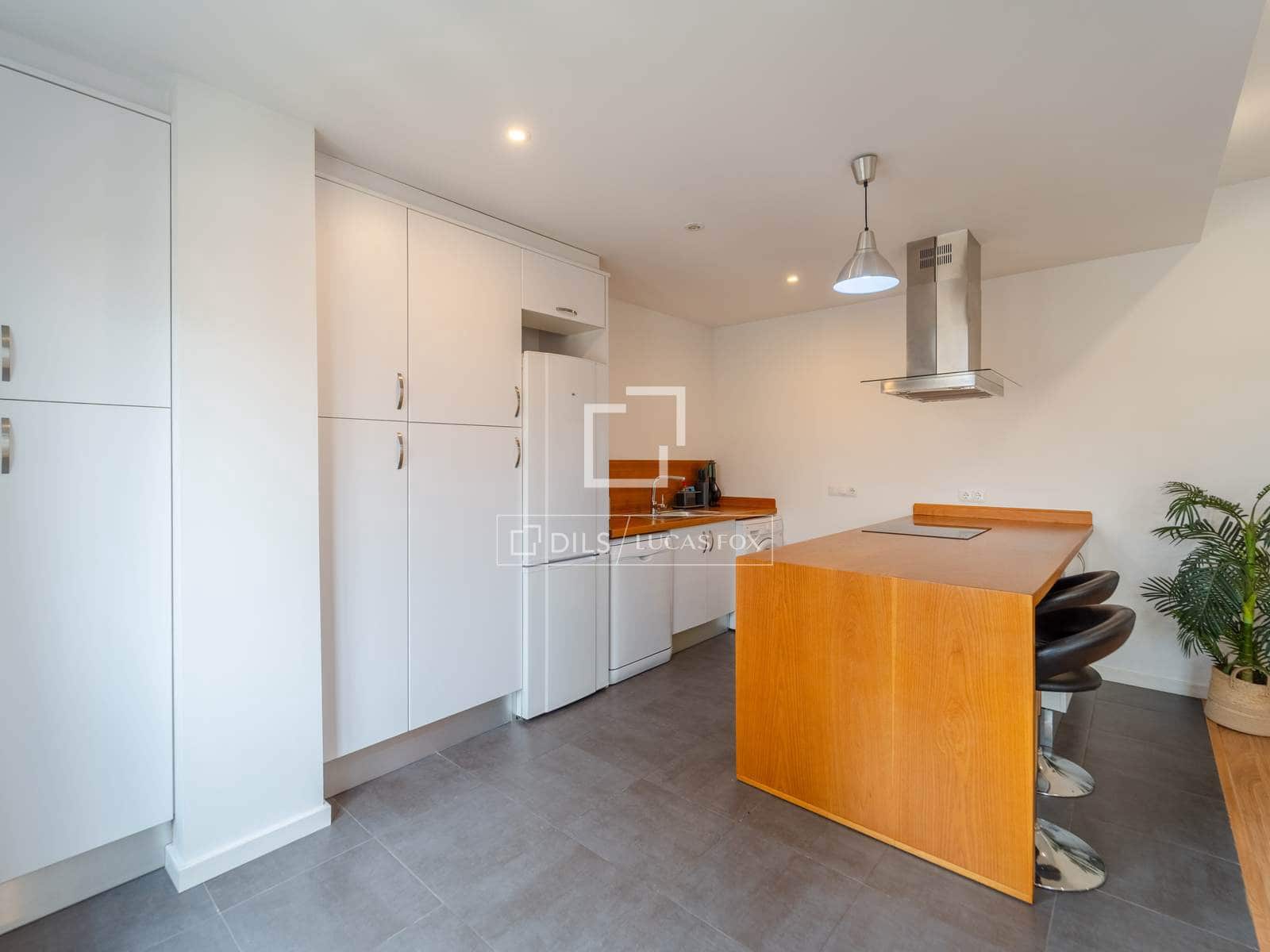 3 bedroom Apartment for rent in Valencia city - € 2,300 (Ref: 8456278)