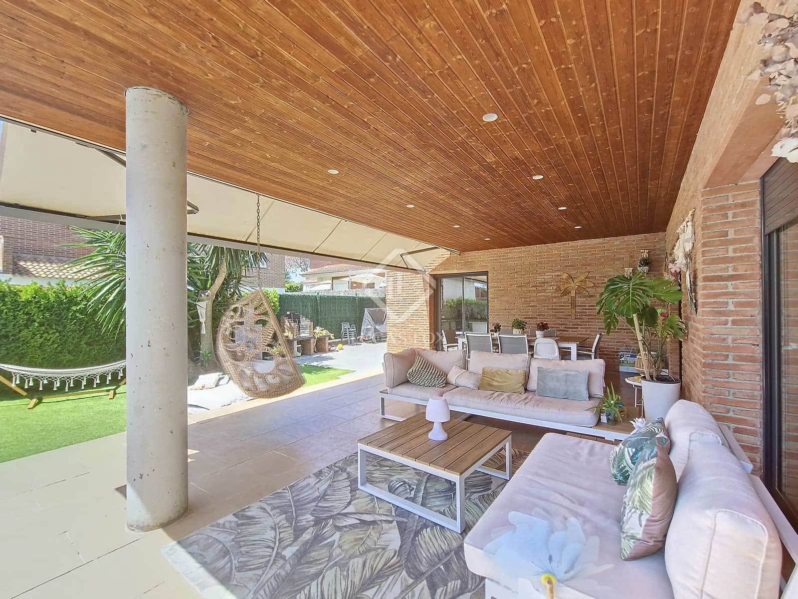 4 soveværelse Villa til salg i Vilanova i la Geltru med swimmingpool garage - € 879.000 (Ref: 8456414)