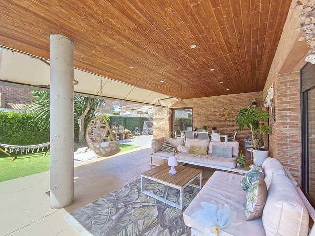 4 camera da letto Villa in vendita in Vilanova i la Geltrú con piscina garage - 879.000 € (Rif: 8456414)