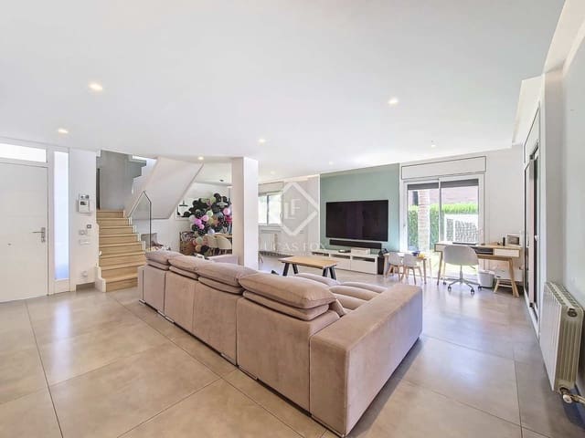 4 camera da letto Villa in vendita in Vilanova i la Geltrú con piscina garage - 879.000 € (Rif: 8456414)