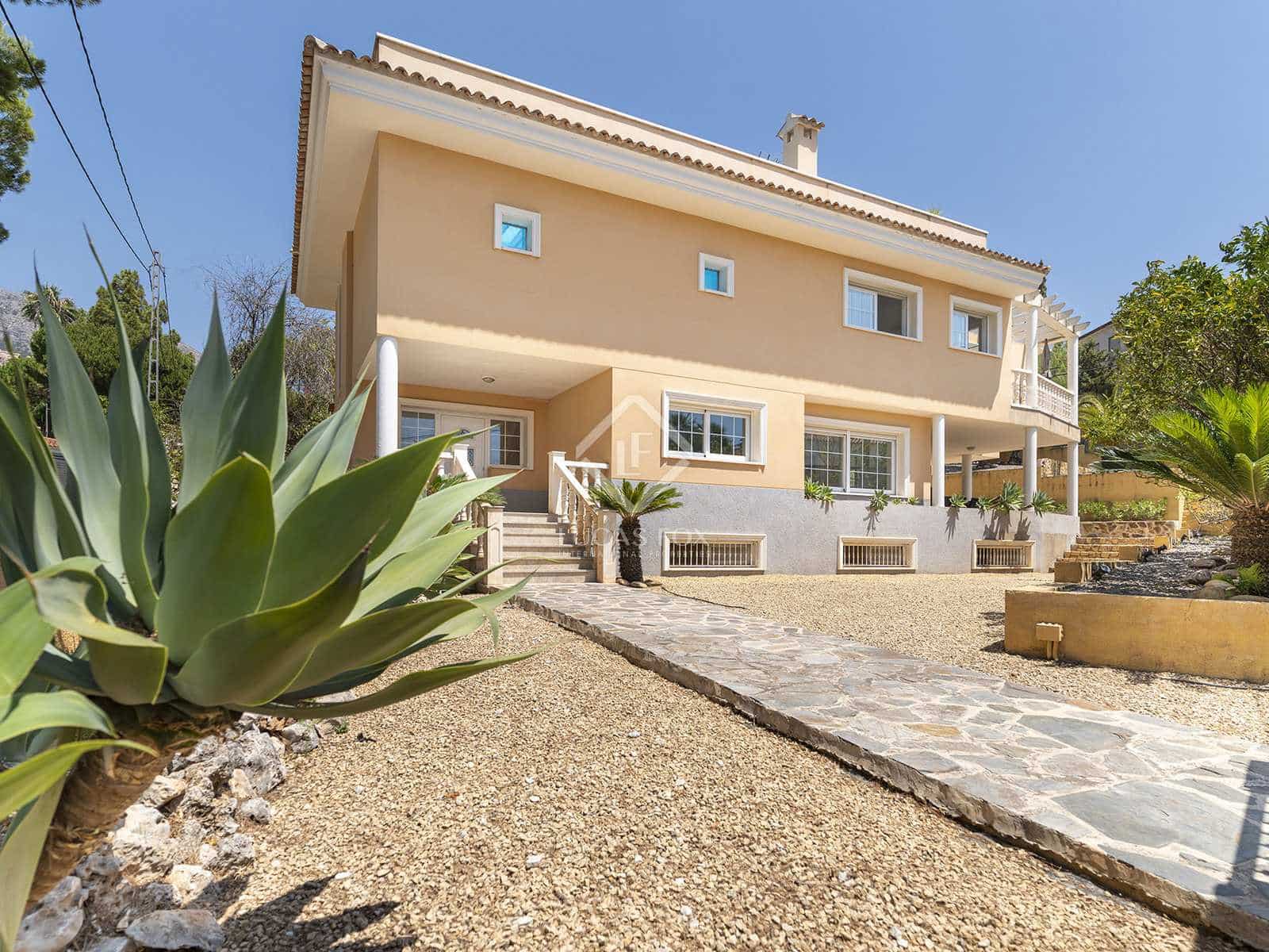 3 bedroom Villa for sale in Altea with pool garage - € 690,000 (Ref: 8459267)
