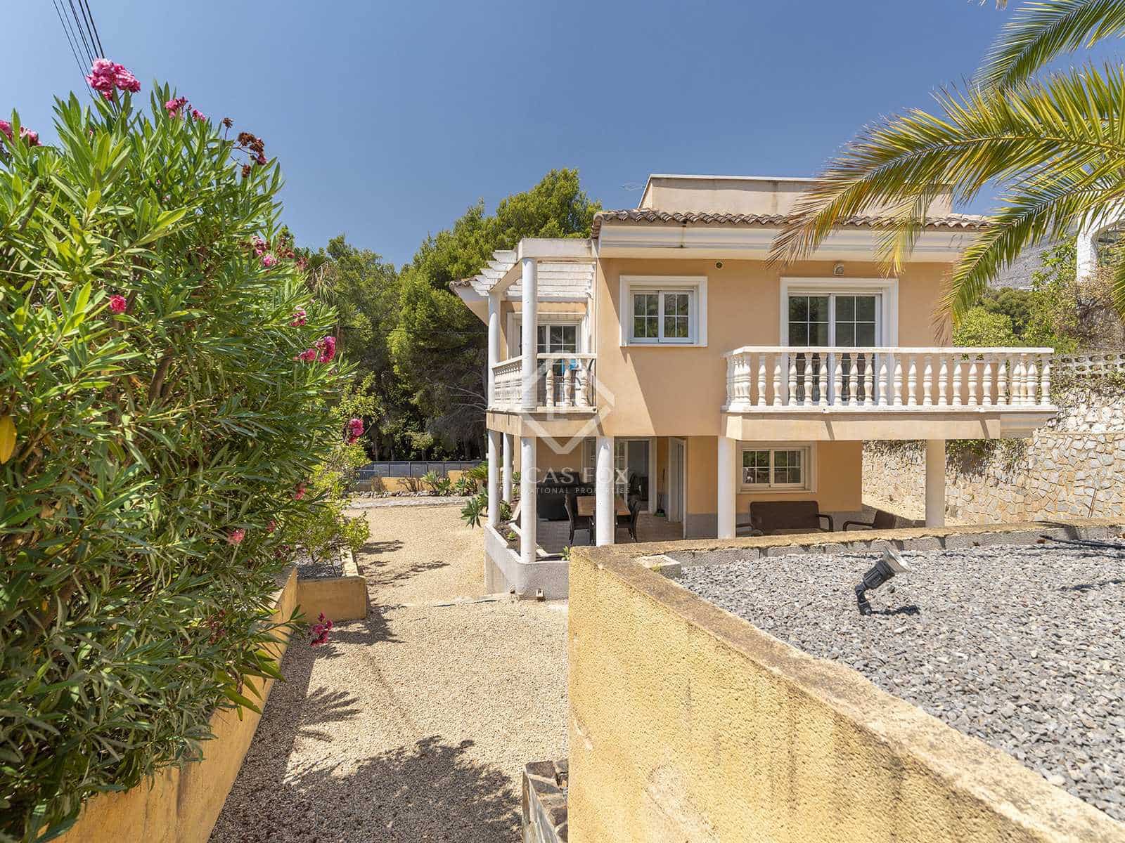 3 bedroom Villa for sale in Altea with pool garage - € 690,000 (Ref: 8459267)