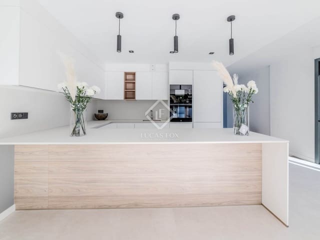 5 soverom Villa til salgs i Sant Pere de Ribes med svømmebasseng garasje - € 720 000 (Ref: 8460971)