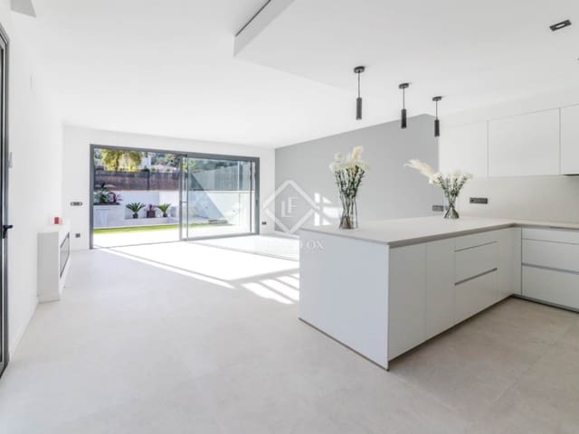 5 soverom Villa til salgs i Sant Pere de Ribes med svømmebasseng garasje - € 720 000 (Ref: 8460971)