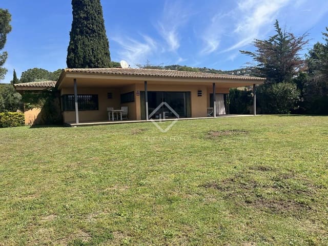 4 bedroom Villa for sale in Santa Cristina d'Aro with pool garage - € 1,000,000 (Ref: 8462285)