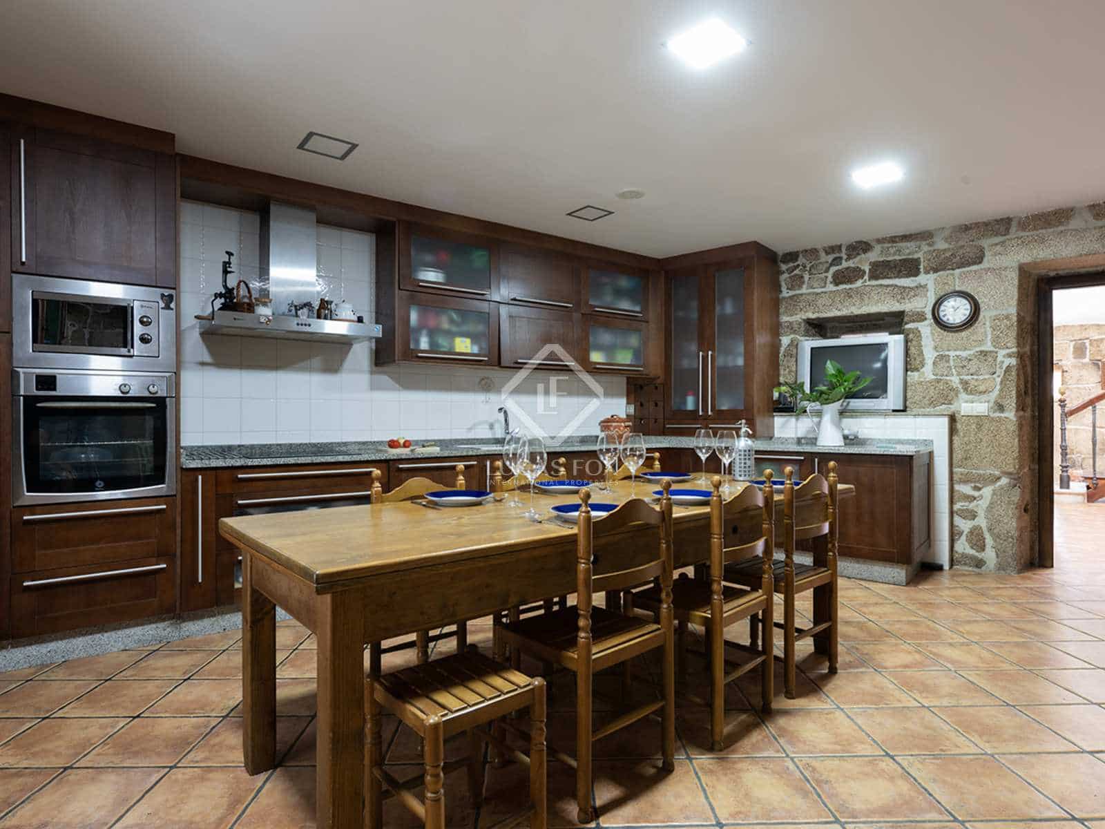 6 soveværelse Finca/Landehus til salg i Boboras med garage - € 355.000 (Ref: 8467083)