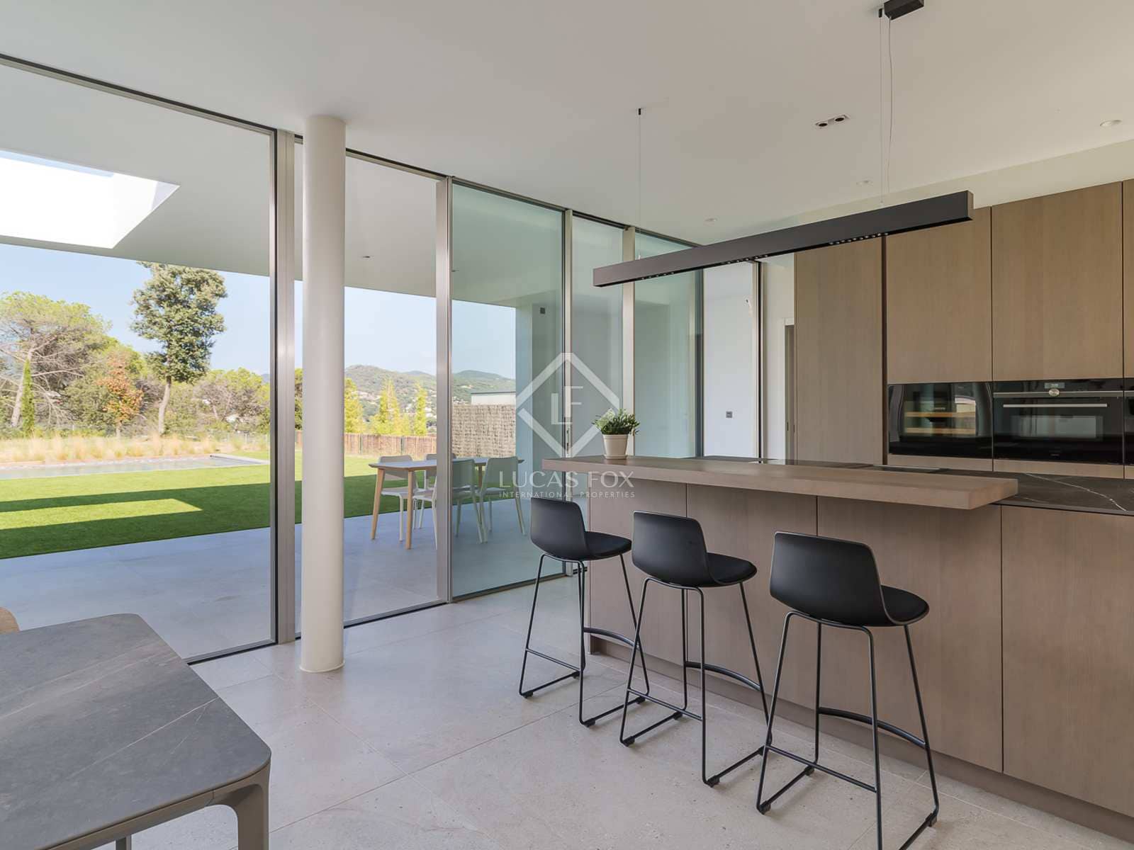 4 bedroom Villa for sale in Vallromanes with pool garage - € 1,350,000 (Ref: 8469113)