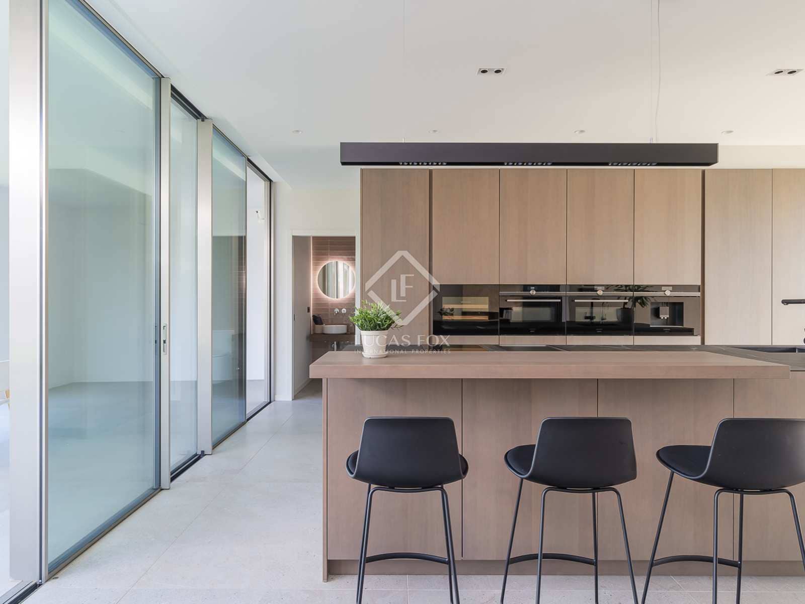 4 bedroom Villa for sale in Vallromanes with pool garage - € 1,350,000 (Ref: 8469113)