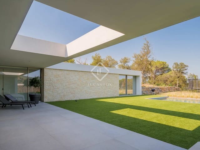 4 bedroom Villa for sale in Vallromanes with pool garage - € 1,350,000 (Ref: 8469113)