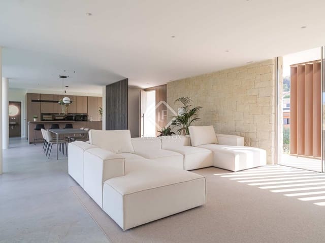 4 bedroom Villa for sale in Vallromanes with pool garage - € 1,350,000 (Ref: 8469113)