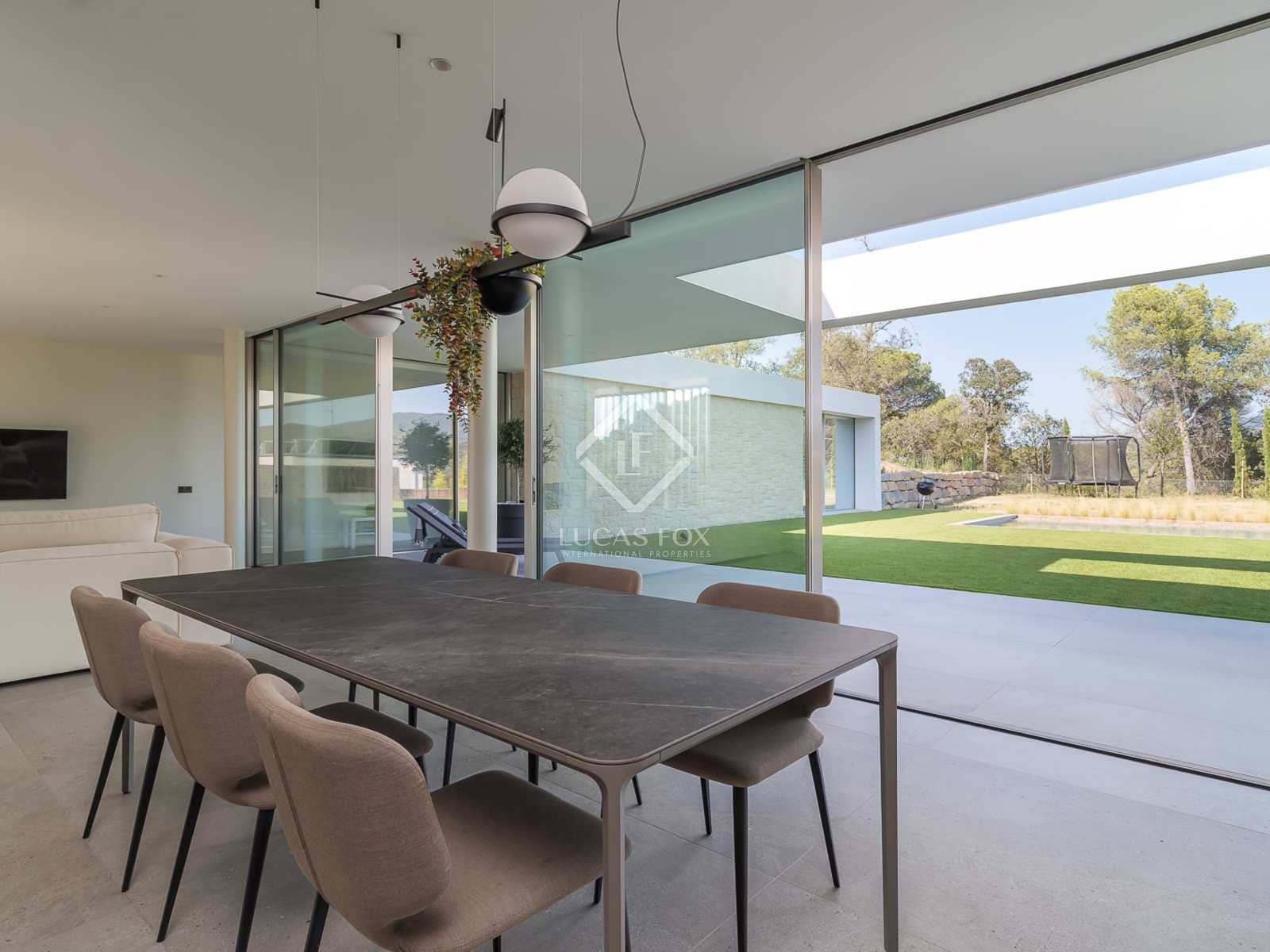 4 bedroom Villa for sale in Vallromanes with pool garage - € 1,350,000 (Ref: 8469113)