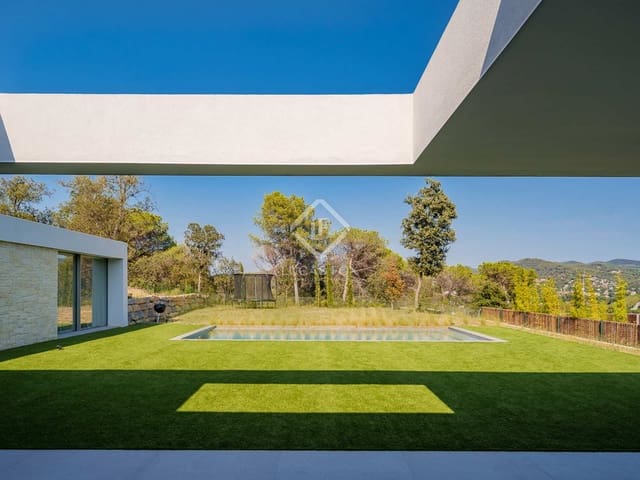 4 bedroom Villa for sale in Vallromanes with pool garage - € 1,350,000 (Ref: 8469113)