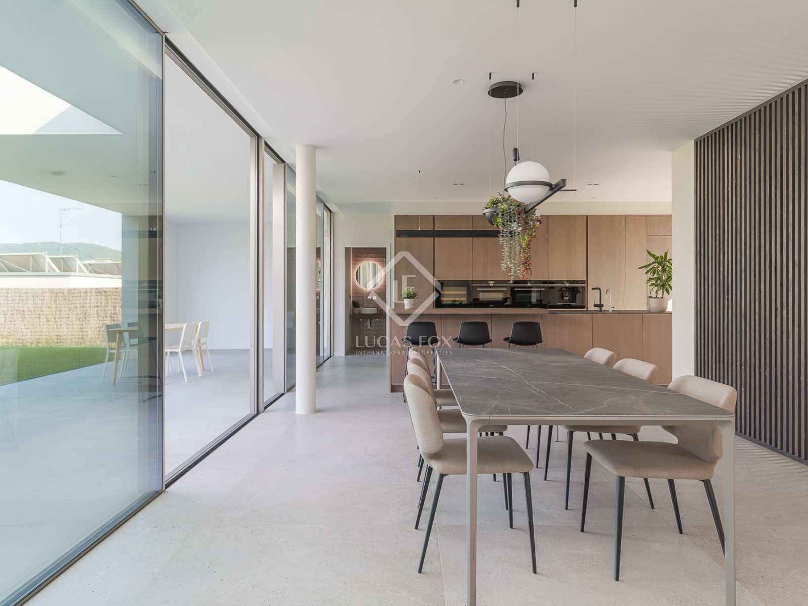 4 bedroom Villa for sale in Vallromanes with pool garage - € 1,350,000 (Ref: 8469113)