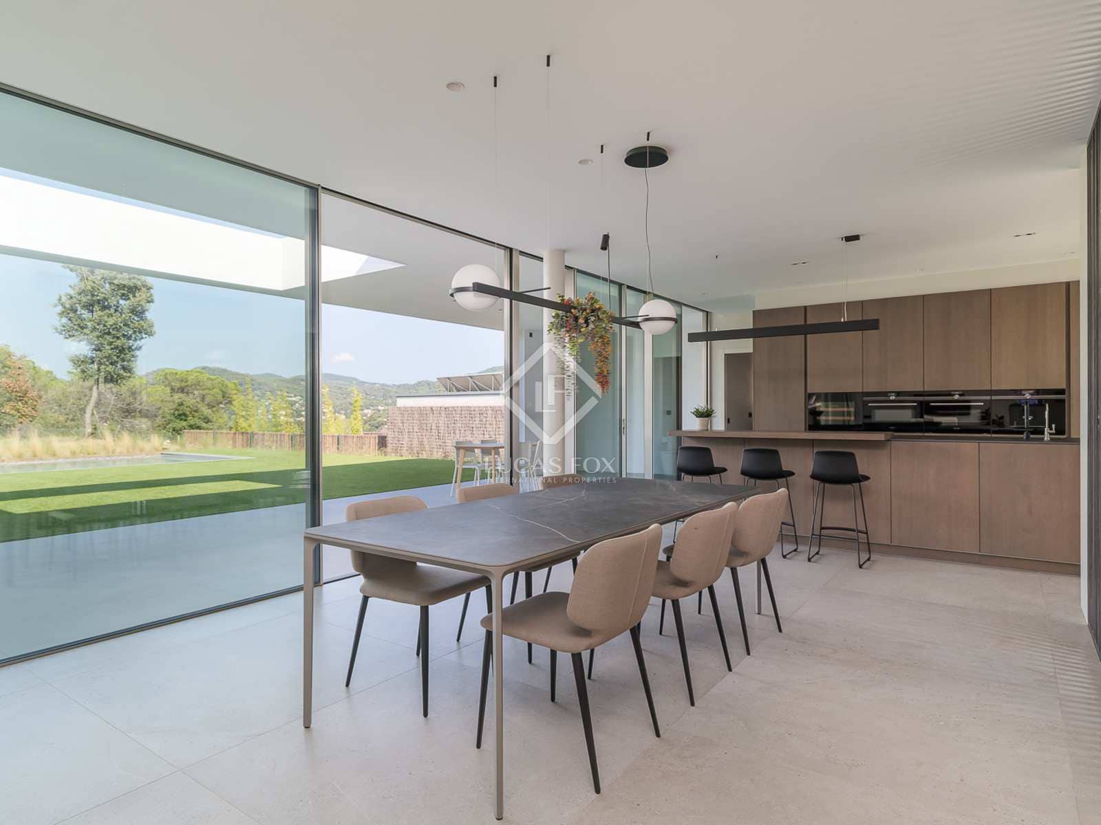 4 bedroom Villa for sale in Vallromanes with pool garage - € 1,350,000 (Ref: 8469113)