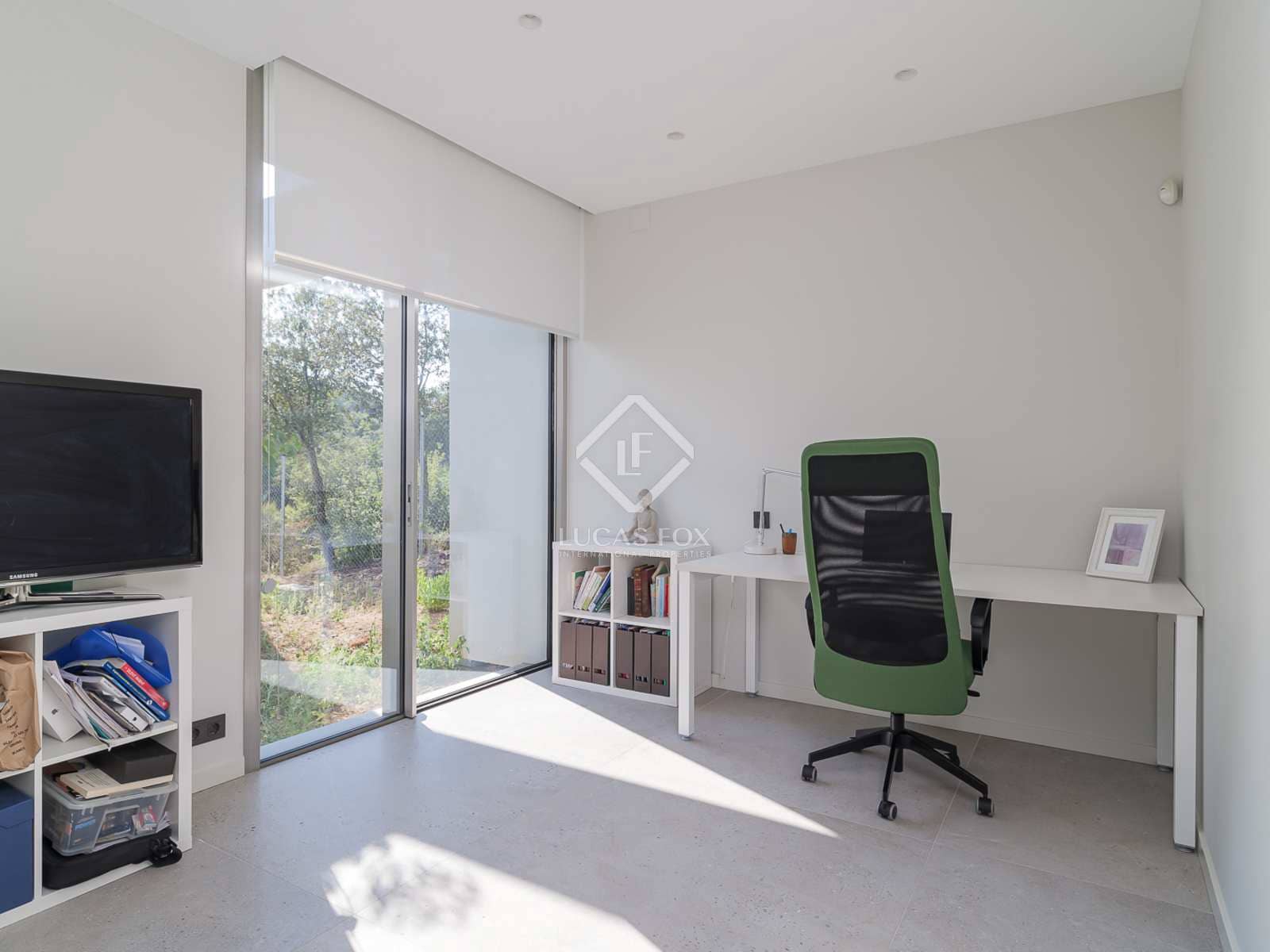 4 bedroom Villa for sale in Vallromanes with pool garage - € 1,350,000 (Ref: 8469113)