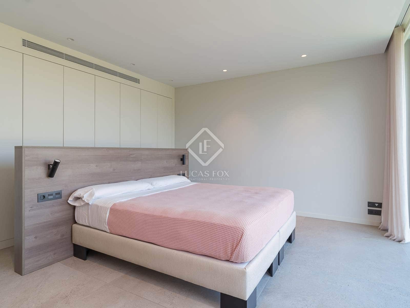 4 bedroom Villa for sale in Vallromanes with pool garage - € 1,350,000 (Ref: 8469113)