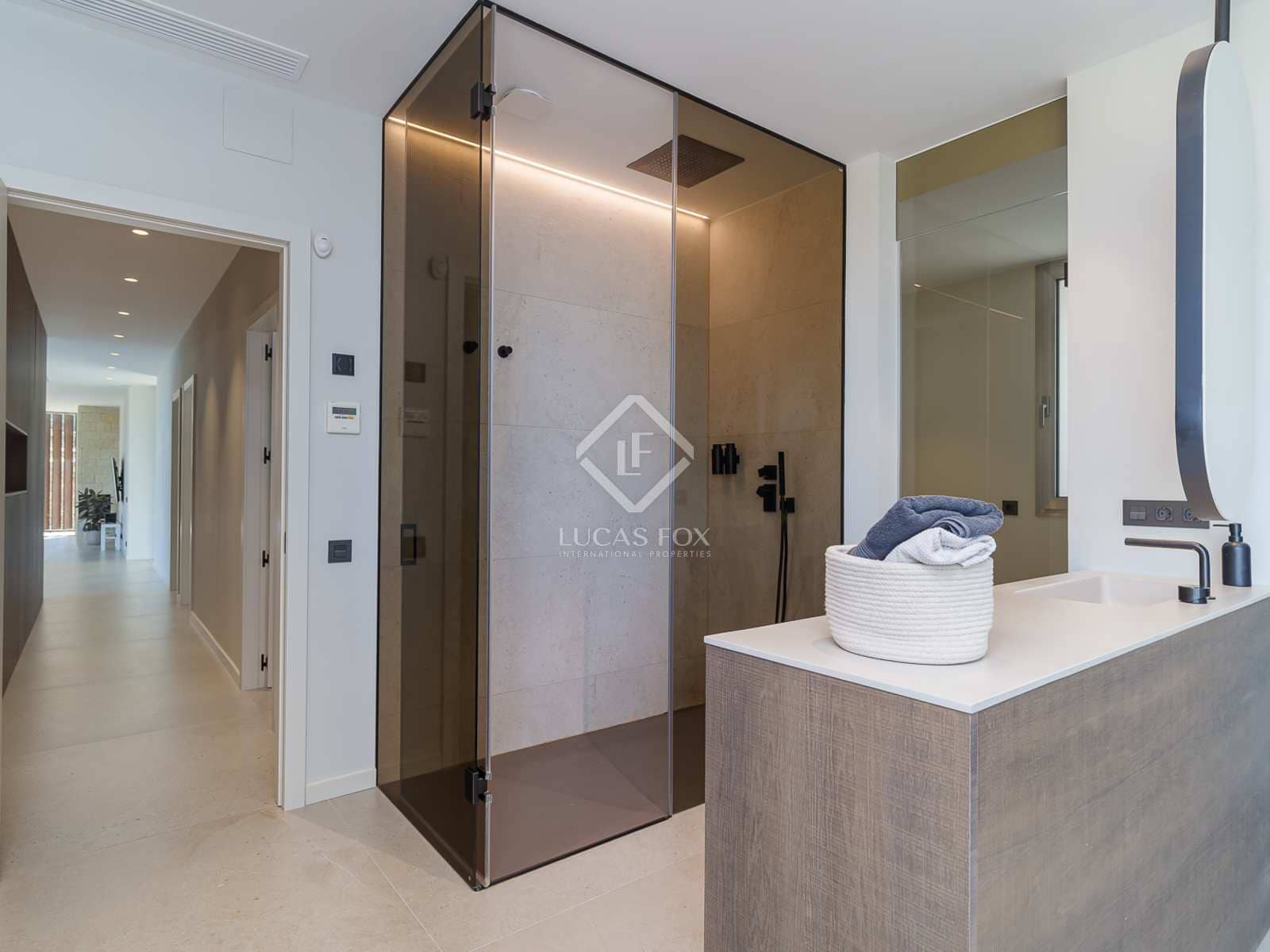 4 bedroom Villa for sale in Vallromanes with pool garage - € 1,350,000 (Ref: 8469113)