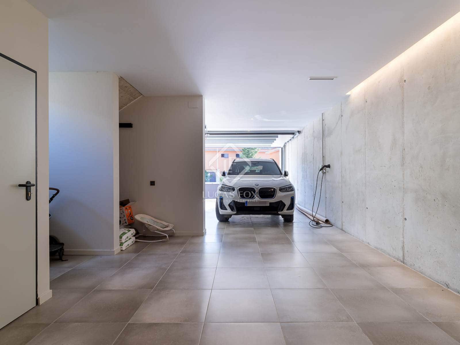 4 bedroom Villa for sale in Vallromanes with pool garage - € 1,350,000 (Ref: 8469113)