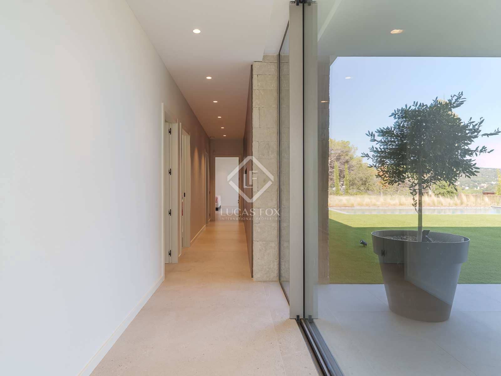 4 bedroom Villa for sale in Vallromanes with pool garage - € 1,350,000 (Ref: 8469113)