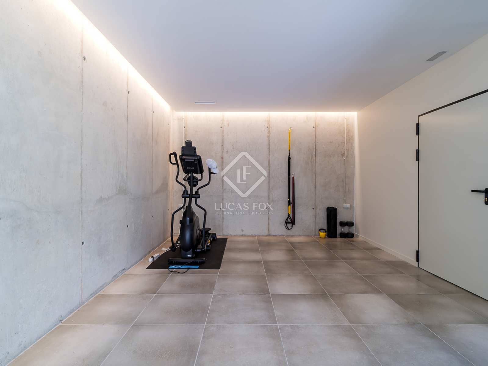 4 bedroom Villa for sale in Vallromanes with pool garage - € 1,350,000 (Ref: 8469113)