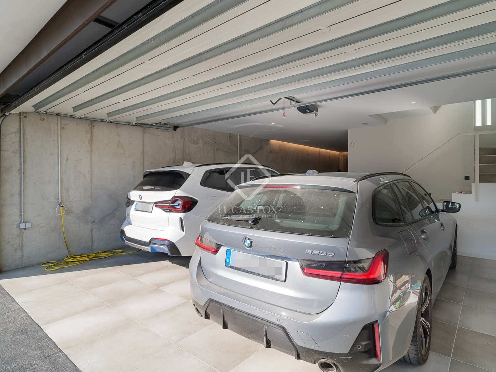 4 bedroom Villa for sale in Vallromanes with pool garage - € 1,350,000 (Ref: 8469113)