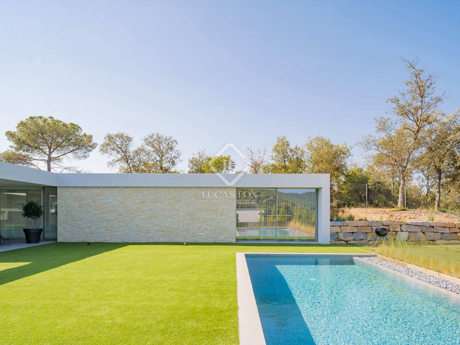 4 bedroom Villa for sale in Vallromanes with pool garage - € 1,350,000 (Ref: 8469113)