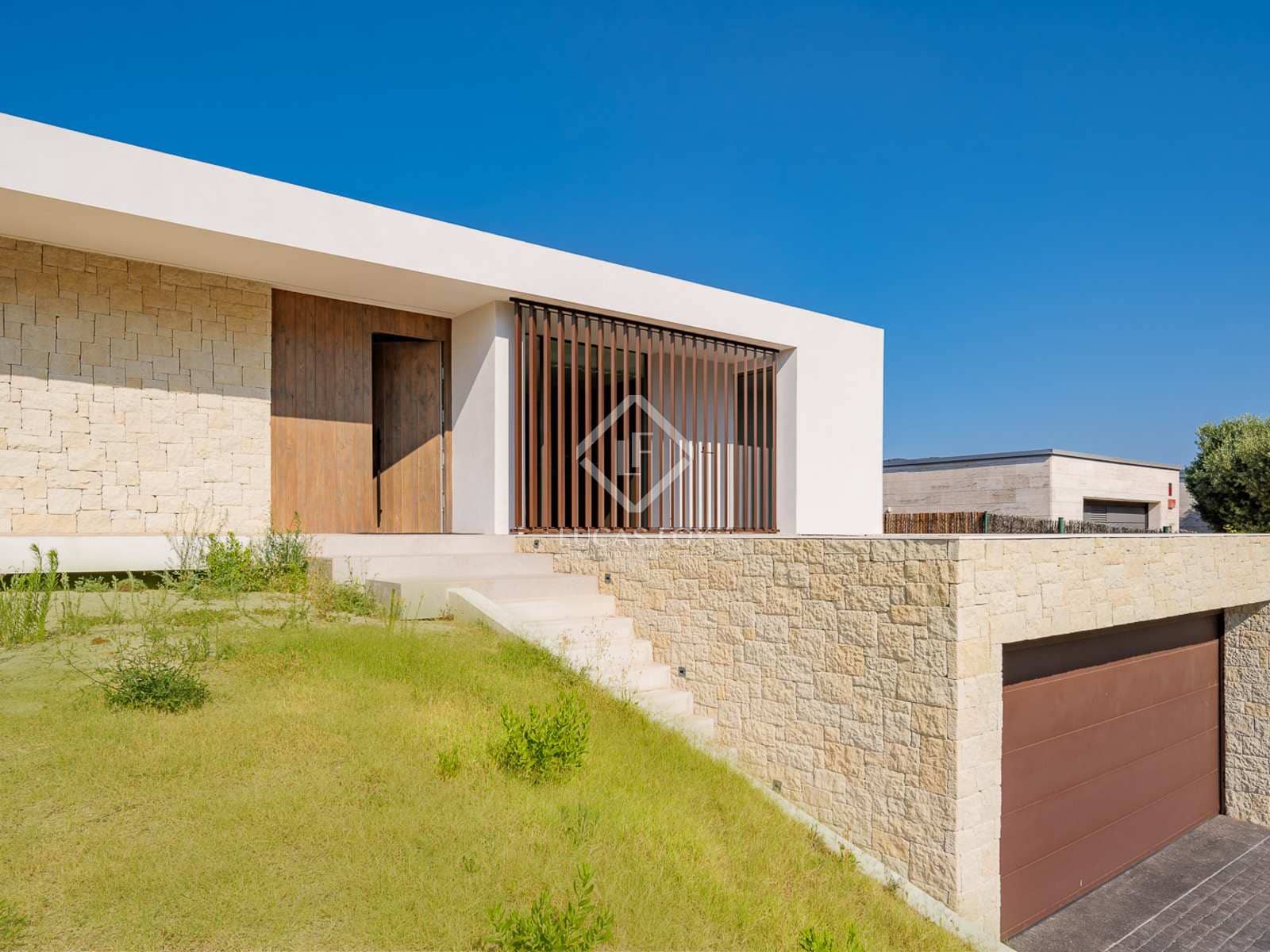 4 bedroom Villa for sale in Vallromanes with pool garage - € 1,350,000 (Ref: 8469113)