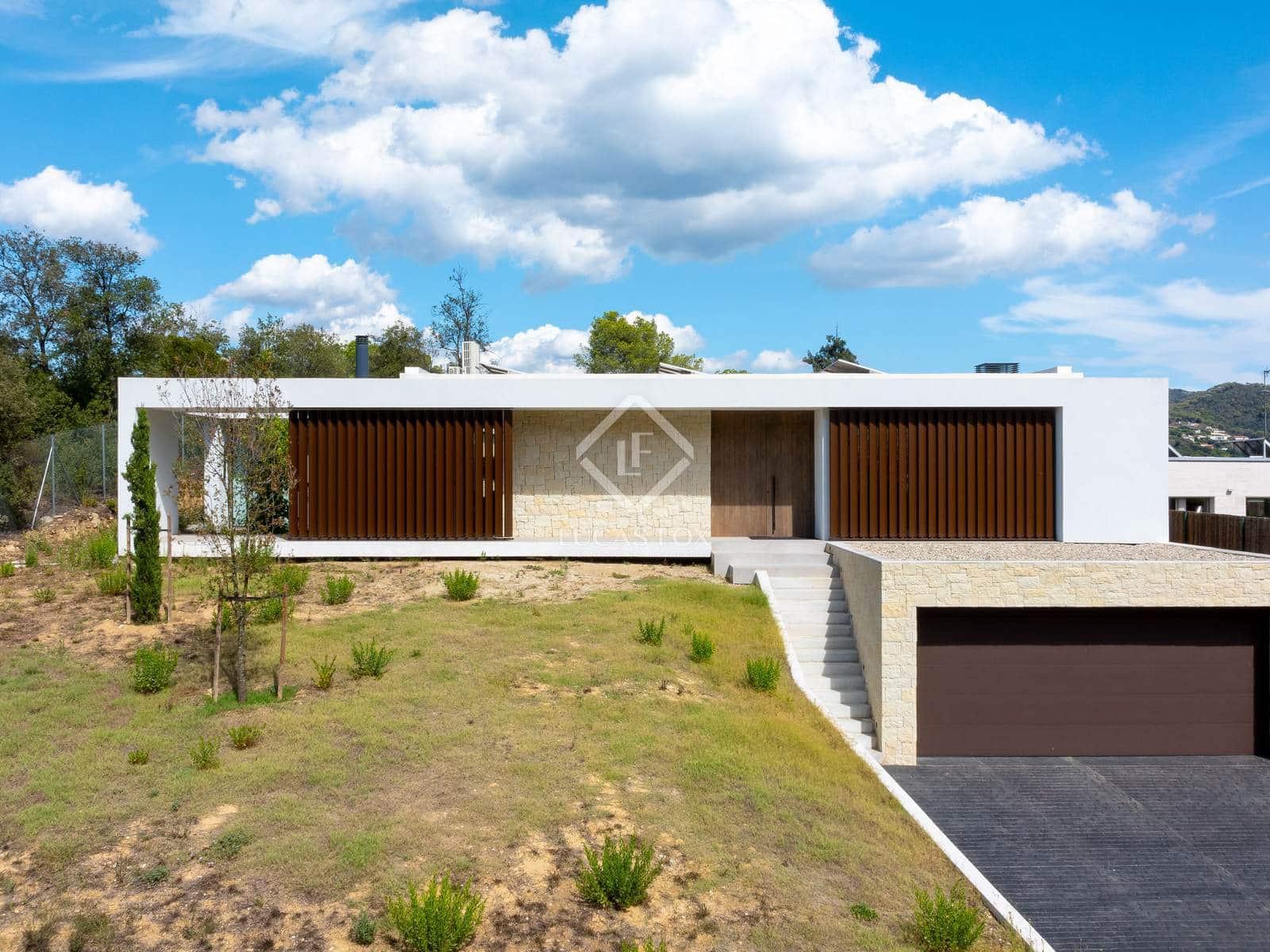 4 bedroom Villa for sale in Vallromanes with pool garage - € 1,350,000 (Ref: 8469113)