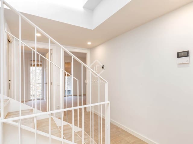 4 bedroom Villa for sale in L'Escala with garage - € 595,000 (Ref: 8469485)