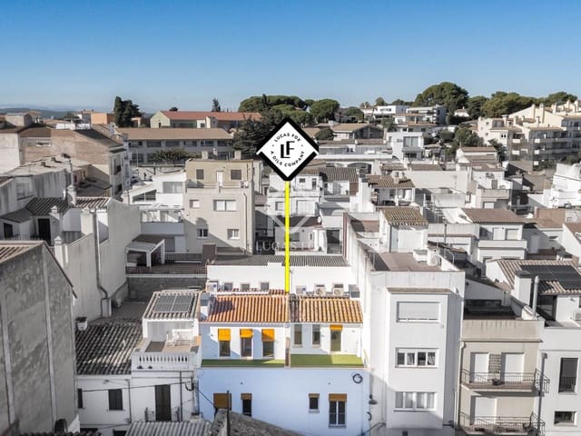 4 bedroom Villa for sale in L'Escala with garage - € 595,000 (Ref: 8469485)