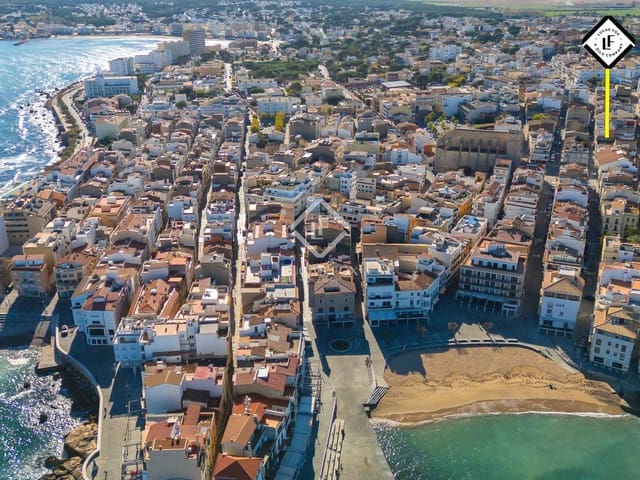 4 bedroom Villa for sale in L'Escala with garage - € 595,000 (Ref: 8469485)