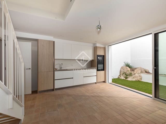 5 bedroom Villa for sale in L'Escala with garage - € 625,000 (Ref: 8469486)