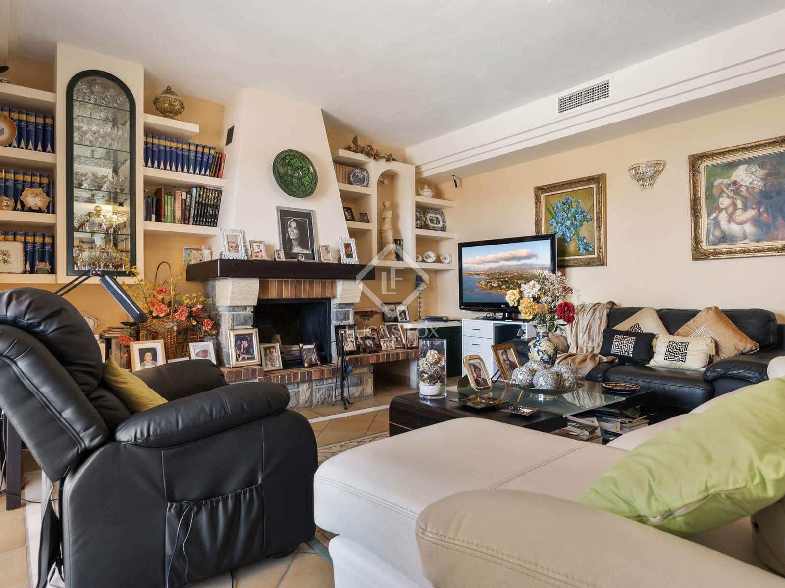 5 bedroom Villa for sale in Estepona - € 2,300,000 (Ref: 8475463)