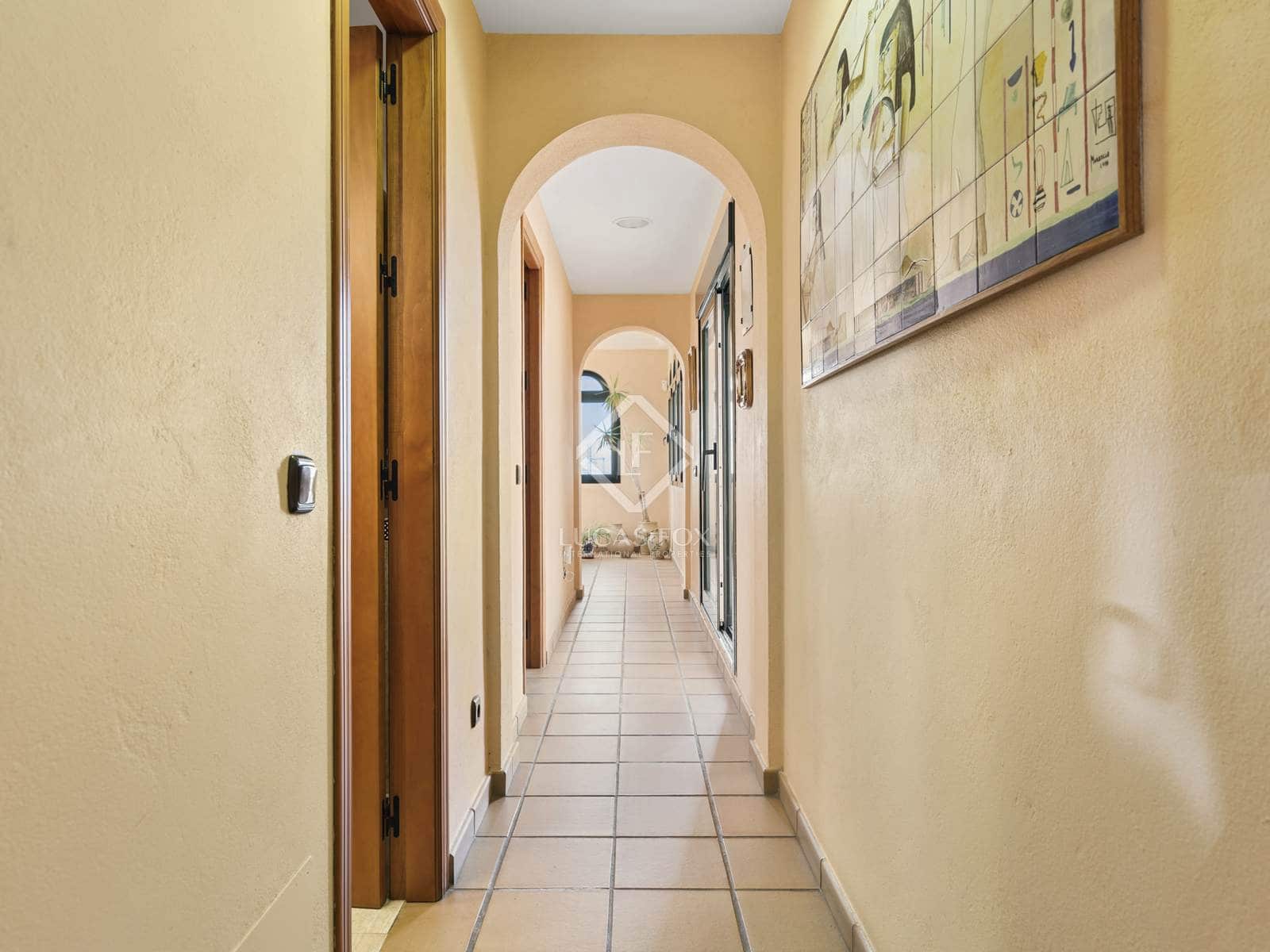 5 bedroom Villa for sale in Estepona - € 2,300,000 (Ref: 8475463)