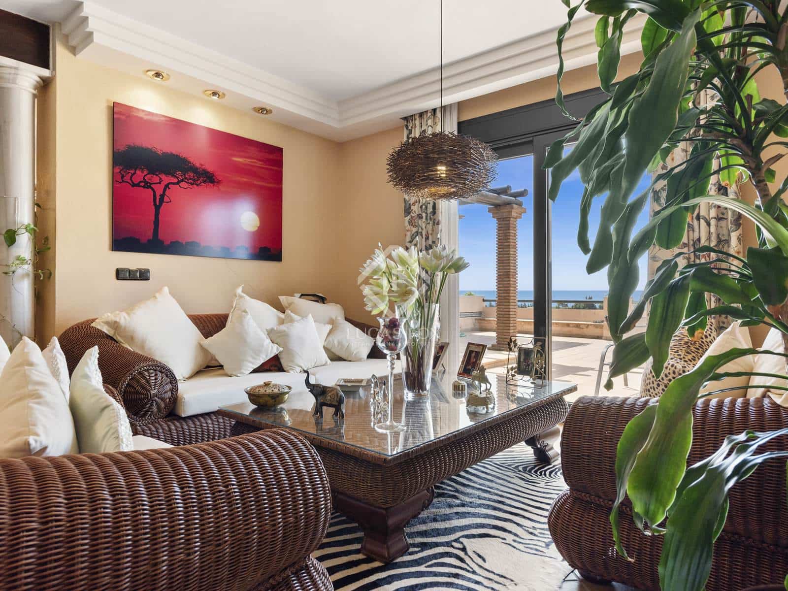 5 bedroom Villa for sale in Estepona - € 2,300,000 (Ref: 8475463)