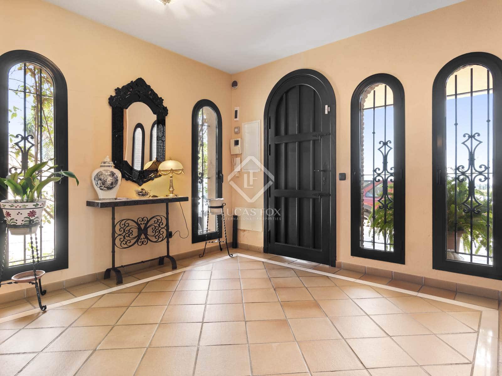 5 bedroom Villa for sale in Estepona - € 2,300,000 (Ref: 8475463)