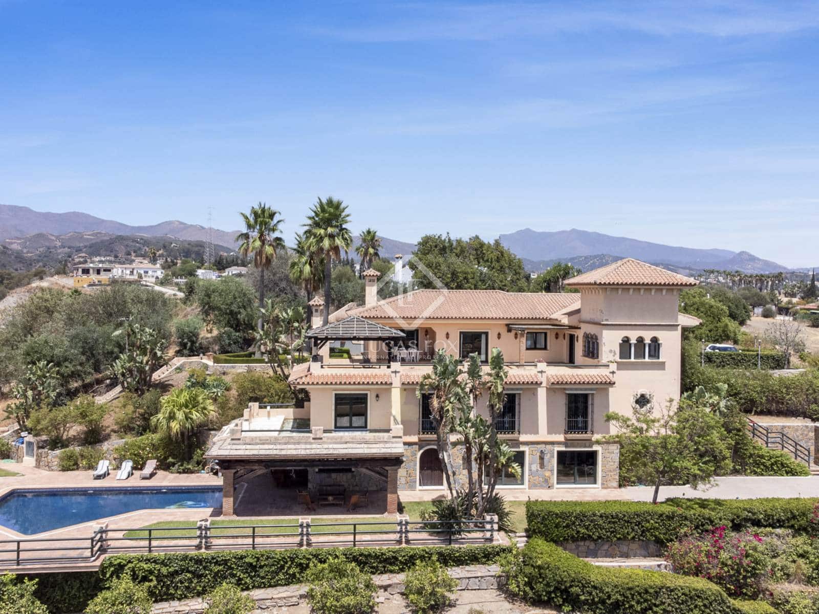 5 bedroom Villa for sale in Estepona - € 2,300,000 (Ref: 8475463)